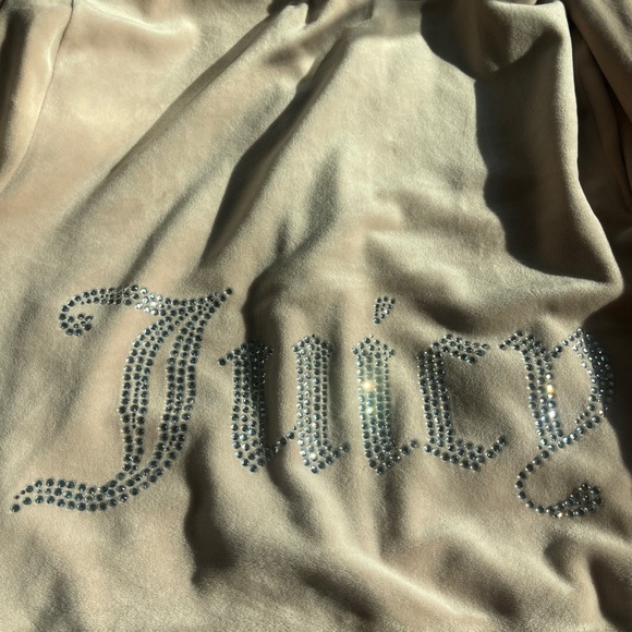 Juicy Couture beige tracksuit worn once small top small bottoms - Picture 8 of 8